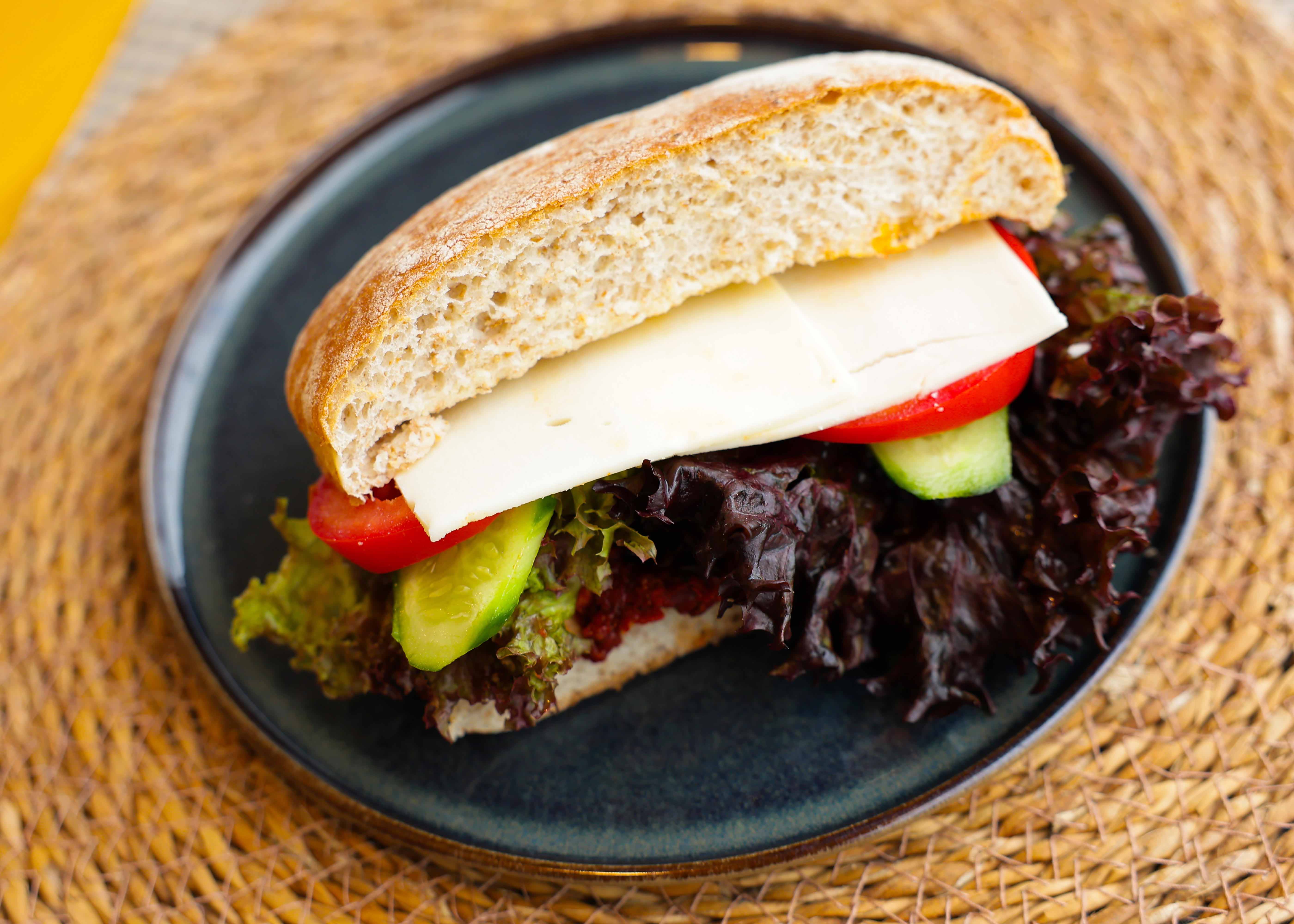 KURU DOMATESLİ CİABATHA EKMEKLİ SANDVİÇ